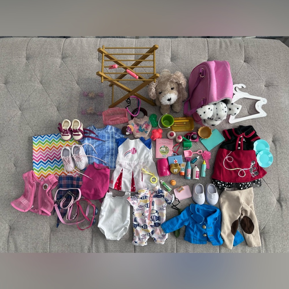 EUC MASSIVE LOT OF OUR GENERATION, DOLL CLOTHING, ACCESSORIES, DOGS, PLAY ITEMS - Picture 2 of 8